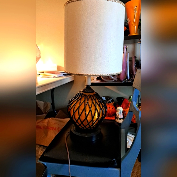 Vintage MCM Black And Gold Spagehtti Lucite Table Lamp - Picture 2 of 5